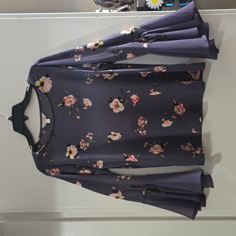 Womens Sz. L Loren Conrad Bell Sleeve Blouse